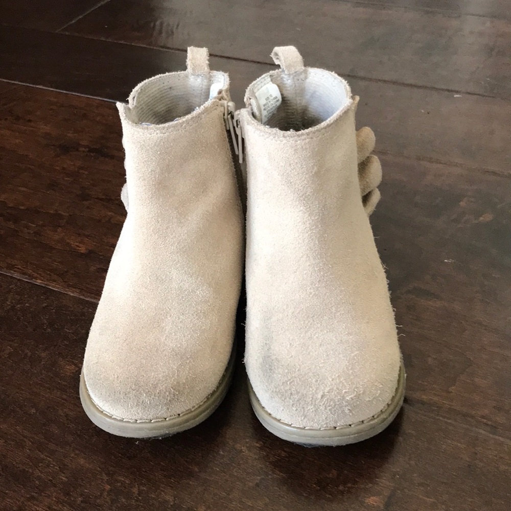 Girls’ gap suede booties